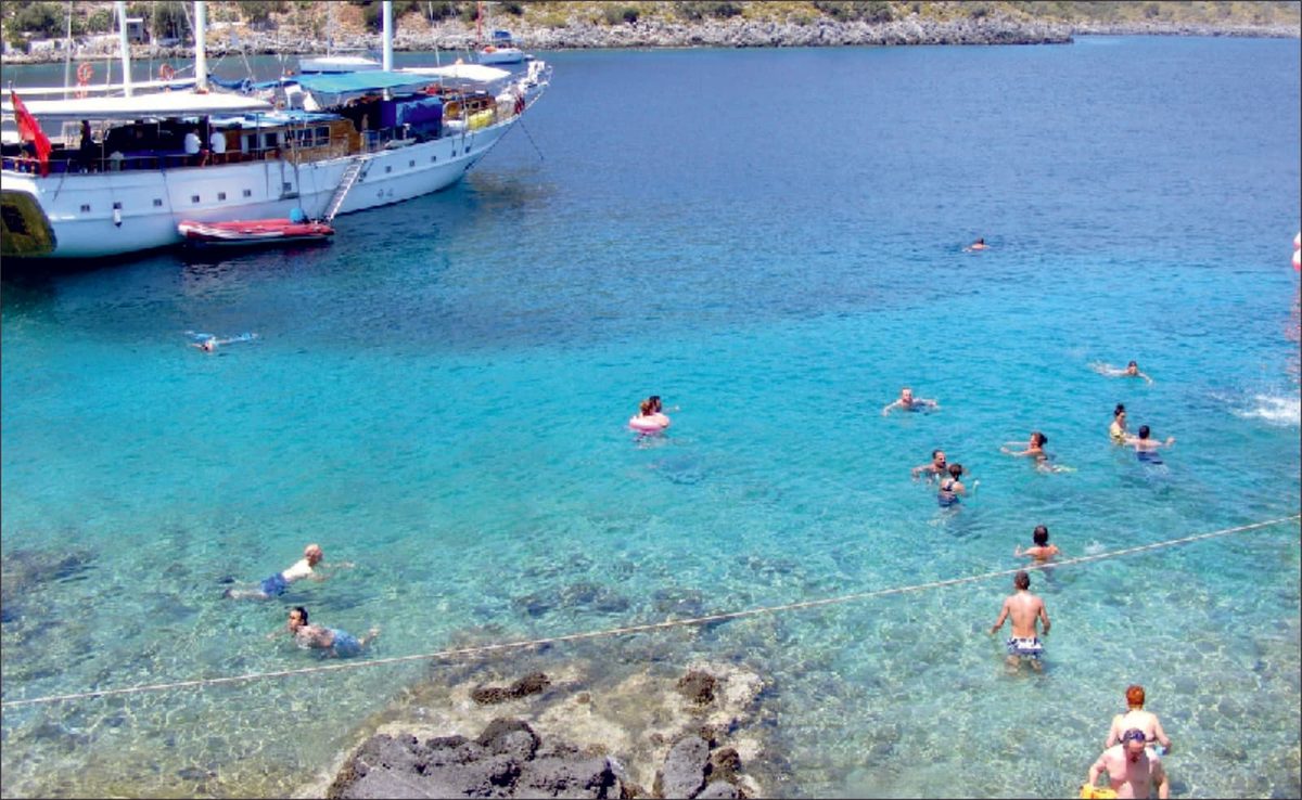 Fethiye gün batımında tekne turu atmosferi